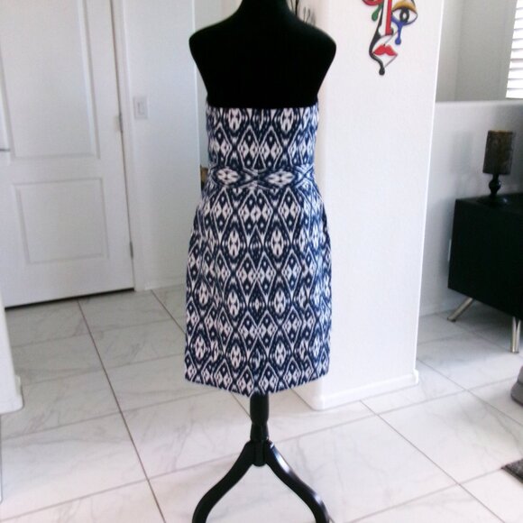 Like New Banana Republic Navy & White Ikat Strapless Dress Size 8 / 6 - Picture 5 of 9